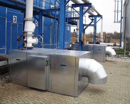 Machine enclosure/housing built almost without bolts
