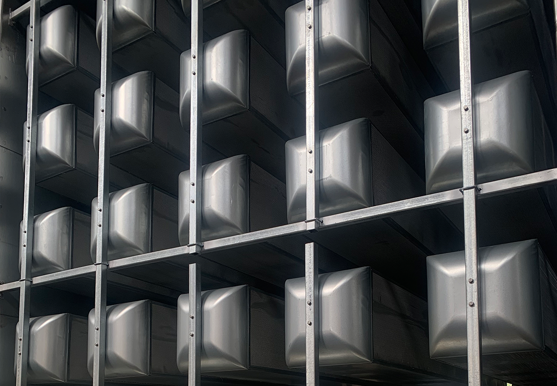 Muffling columns arranged in an array configuration