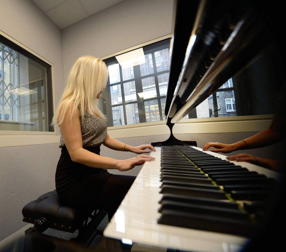 woman sitting and playing the piano