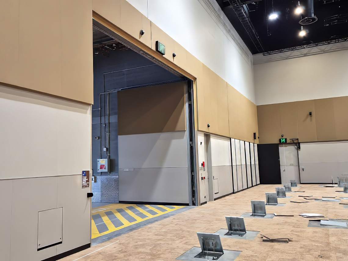 Custom-built gates with high requirements for sound attenuation